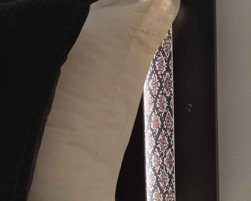 Brizmore Bed