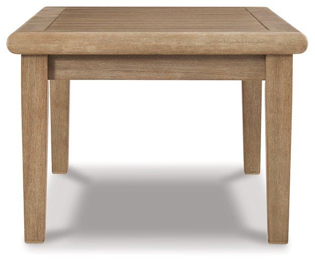 Gerianne Coffee Table - Nick's Furniture (IL)