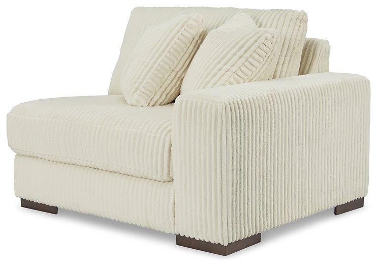 Lindyn Sectional Sofa - Nick's Furniture (IL)